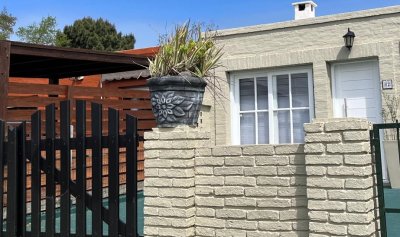 Venta de casa en la Mansa, 2 dormitorios, baño,  en inmejorable ubicación, a pasos del Shopping Atlántico, cerca de todo.