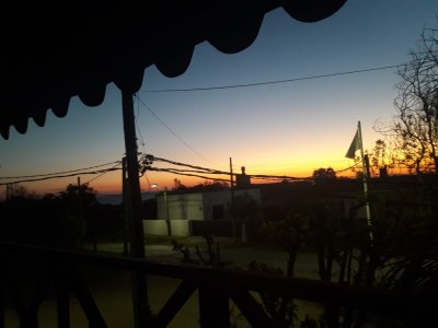 Venta de casa en las Flores, 2 dormitorio, baño, lindo lugar. 