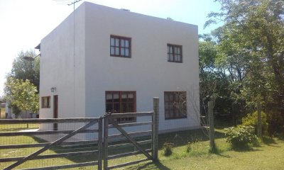 Alquiler en Brio buenos aires, 4 dormitorio, 2 baños, lindo lugar.-