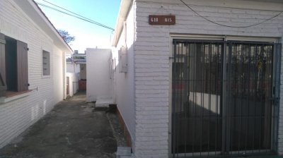 Venta de casa en centro de Maldonado, 3 dormitorios, 1 baño, cerca de todo.