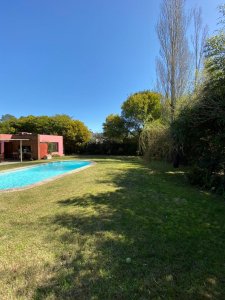 Alquiler y Venta de casa en Pinares, 2 dormitorios, 2 baños, piscina.