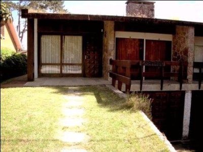 Venta y alquiler en la Mansa, 4 dormitorios, 3 baños, lindo lugar.