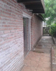 Venta de casa en Solanas, 2 dormitorios, baño, para descansar y vivir todo el año.