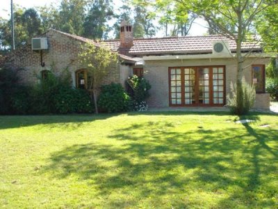 Casa en venta en La Barra, 3 Dormitorios, 1500M2 tierra, muy linda, se permuta. 