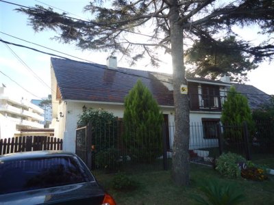 Venta de casa en la Brava, 3 dormitorios, 2 baños, gran chalet