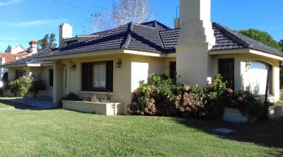 Venta de casa en Pinares, 5 Dormitorio, 3 baños, 1000M2 de tierra, 300 construidos.