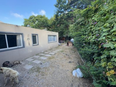 Venta de casa en jardines de córdoba, 3 dormi, baño, buena casa.