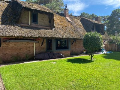 Venta de casa en rincon del indio, 3 dormitorios, 3 baños, cerca del mar. 