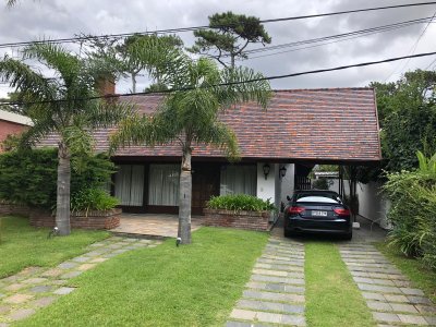 Venta de casa en la Mansa, 3 dormitorio, 4 baños, servicio, piscina