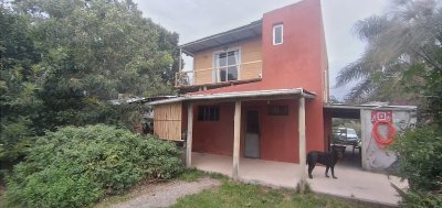 Venta de casa en la Bota, 3 dormi, 2 baños, fondo y cerca del mar.
