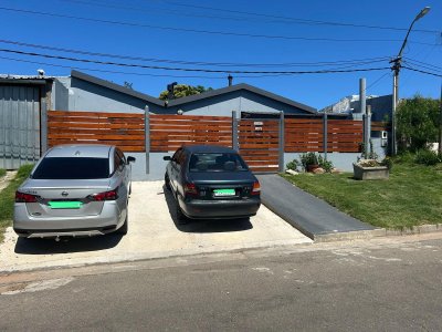 Venta de casa en Barrio Tasano, de 2 dormitorios, baño a nuevo.