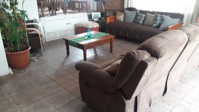 Venta de casa en Lausana, lindo chalet de 3 dormitorios, 2 baños, para vivir todo el año. 