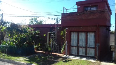 Alquiler y Venta de casa en Maldonado centro, 1 dormitorios, baño, patio al frente-