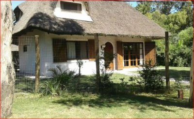 Alquiler de casa en el Tesoro, 3 dormitorios, 2 baños, cerca del mar.