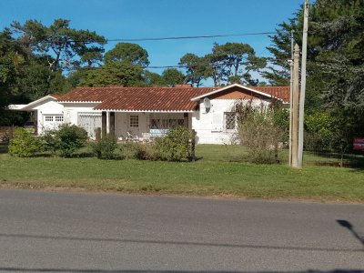 Venta de casa Barrio Cordoba, 4 dormitorios, 4 baños con gran parque
