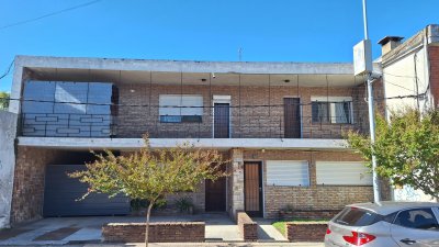 Venta de casa con 300 m2 de construcción en casi 600 m2 de terreno en centro de Maldonado