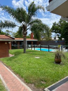 Alquiler de chalet en la Mansa, 3 dormitorios, 2 baños, con piscina y barbacoa.