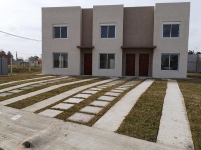 Venta de casa cerca del Centro de Maldonado, 3 dormitorios, 2 baños, a estrenar.