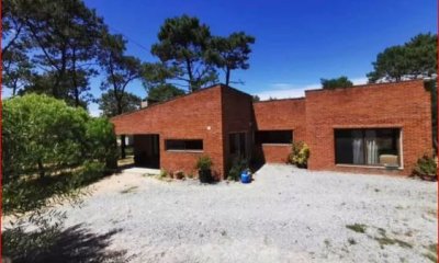 Venta de casa en Club del Lago, 3 dormitorios, 2 baños, parque, buen entorno, cerca del mar.