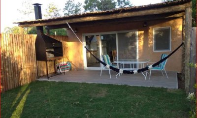 Alquiler de casa en el Golf, 1 dormitorio, baño, lindo parque.