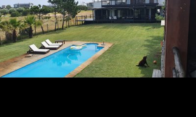 Venta y alquiler de casa en Jose ignacio, 5 dormitorios, 4 baños, piscina, vista al mar.