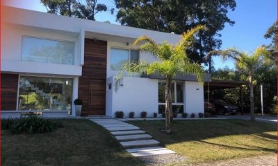 Venta y alquiler de casa en Portezuelo, 4 dormitorios, 5 baños, divino lugar.