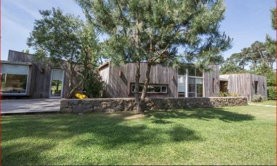 Venta y alquiler de casa en Cantegril, zona de colegios 5 dormitorios, 4 baños.