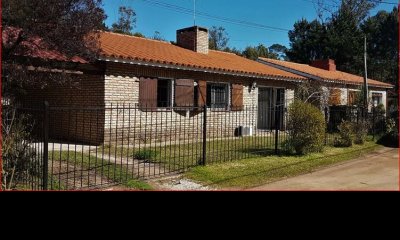 Venta de casa en Pinares, 3 dormitorios, 2 baños, buen lugar casa a estrenar.