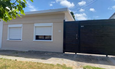 Venta de casa de 2 dormitorios, baño,  en centro de Maldonado.