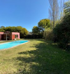 Alquiler y Venta de casa en Pinares, 2 dormitorios, 2 baños, piscina.