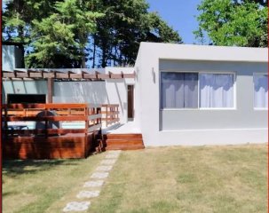 Venta de casa en Brio. Cantegril, 3 dormitorios, 2 baños, buena construccion, cerca de todo, buen parque.