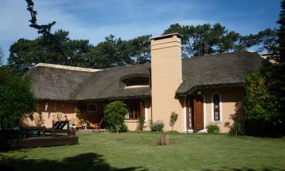 Venta y alquiler de Cabaña en Jardines de Cordoba, 4 dormitorios, cerca de colegios.