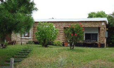Venta y alquiler  casa en Mansa, 3 dormitorios, 2 baños, para vivir todo el año