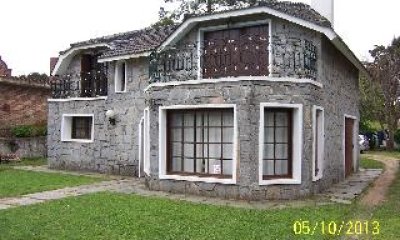 Venta de casa en PINARES, 4 DORMITORIOS, 2 BAÑOS, SOLIDA CASA.
