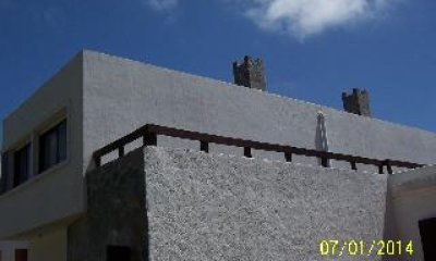 Venta de casa en La Barra, 2 casas de 2 dormi, 2 baños