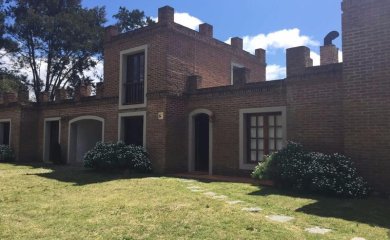 Venta de casa en Jardines de Cordoba, 4 Dormitorios, 3 dormitorios, se permuta.