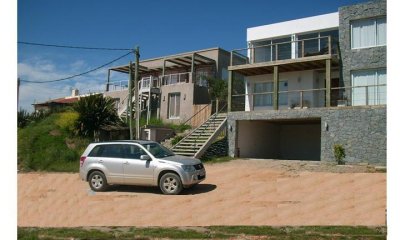 Venta y alquiler de casa en Manantiales, 3 dormitorios, 3 baños, cerca del Mar