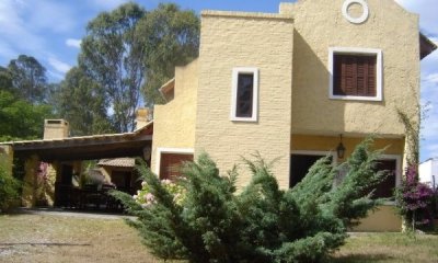 Venta en La Barra, 3 dormitorios, 3 baños muy linda, se permuta.  se alquila verano
