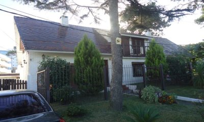 Venta de casa en la Brava, 3 dormitorios, 2 baños, gran chalet, con barbacoa con baño
