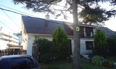Venta de casa en la Brava, 3 dormitorios, 2 baños, gran chalet