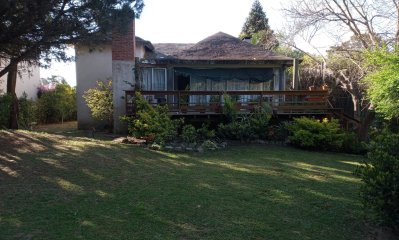 Venta de casa en Rincon del indio, 3 dormitorios, 3 baños, servicio con baño, para vivir todo el año.