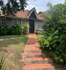 Casa en venta Jardines de córdoba, 4 dormitorios en suite, parrillero y garaje.