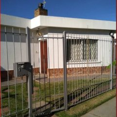 Venta de casa en Carrasco, 2 dormitorios, baño, buen lugar para vivir todo el año.