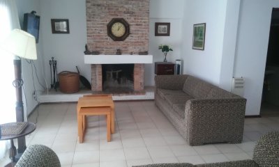Venta casa Lausana, 3 dormitorios, 2 baños muy linda, con buen terreno.