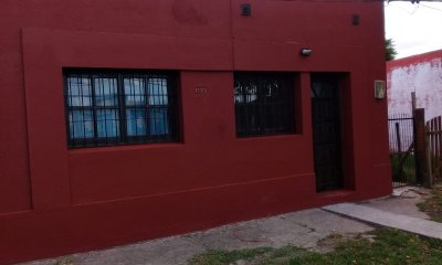 Venta de casa en San Carlos, 2 casas de 1 dormitorio, baño.