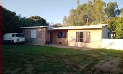 Venta de casa en Paso de la Arena, 5 dormitorios, 3 baños, mas aptos y galpon.
