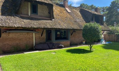 Venta de casa en rincon del indio, 3 dormitorios, 3 baños, cerca del mar.