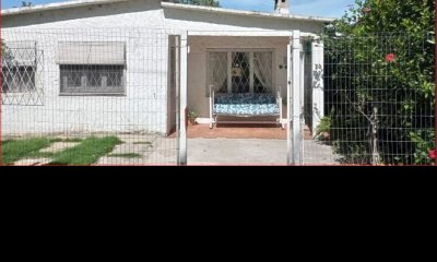 Venta de casa en Maldonado, 3 dormitorios, baño, apartamento el fondo.