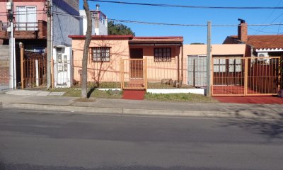 Venta de casa en Pinares, 3 dormitorios 2 baños, cerca de todo.