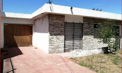 Venta de casa en Carrasco, 2 dormitorios, baño, muy lindo lugar.